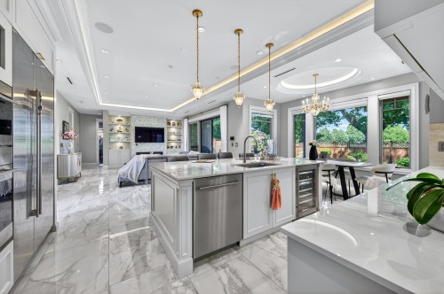 8520 Elsmore Road, Richmond, BC - Indoor Photo Showing Kitchen With Upgraded Kitchen