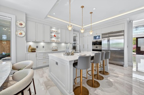 8520 Elsmore Road, Richmond, BC - Indoor Photo Showing Kitchen With Upgraded Kitchen