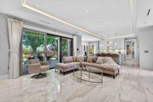 8520 Elsmore Road, Richmond, BC - Indoor Photo Showing Living Room
