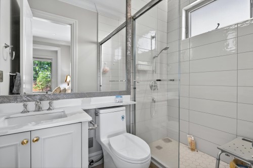8520 Elsmore Road, Richmond, BC - Indoor Photo Showing Bathroom