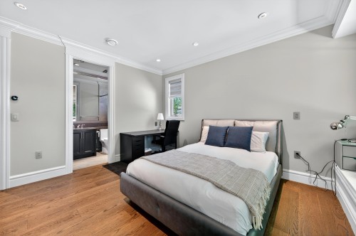 8520 Elsmore Road, Richmond, BC - Indoor Photo Showing Bedroom