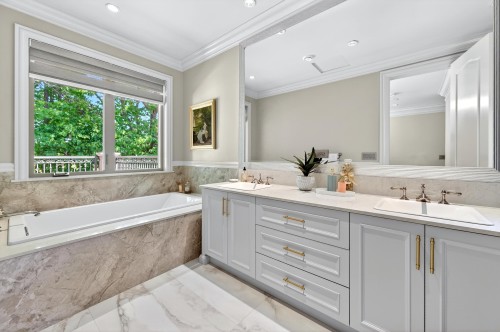 8520 Elsmore Road, Richmond, BC - Indoor Photo Showing Bathroom