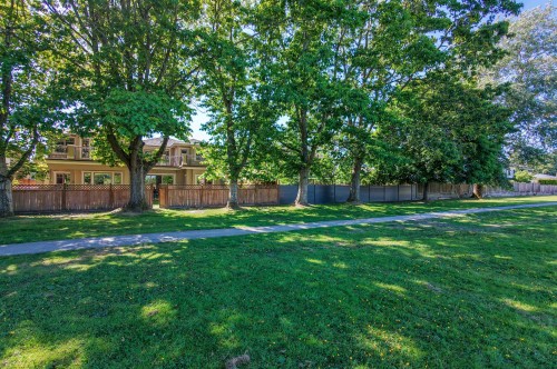 8520 Elsmore Road, Richmond, BC - Outdoor