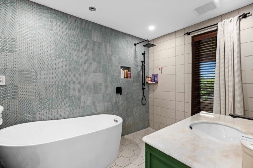 3298 Radcliffe Avenue, West Vancouver, BC - Indoor Photo Showing Bathroom