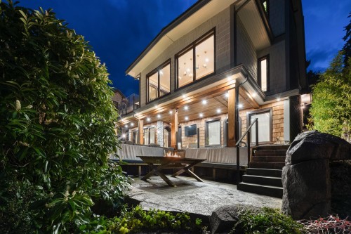 3298 Radcliffe Avenue, West Vancouver, BC - Outdoor
