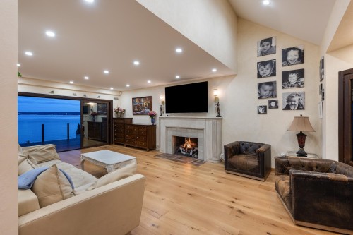 3298 Radcliffe Avenue, West Vancouver, BC - Indoor With Fireplace