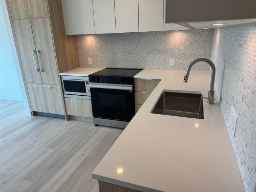 30*-1616 Lloyd Avenue , North Vancouver, BC V7P 1S5 2