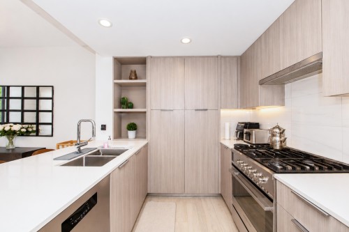501-1401 Hunter Street, North Vancouver, BC - Indoor Photo Showing Kitchen With Double Sink