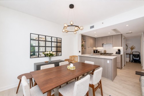 501-1401 Hunter Street, North Vancouver, BC - Indoor Photo Showing Dining Room
