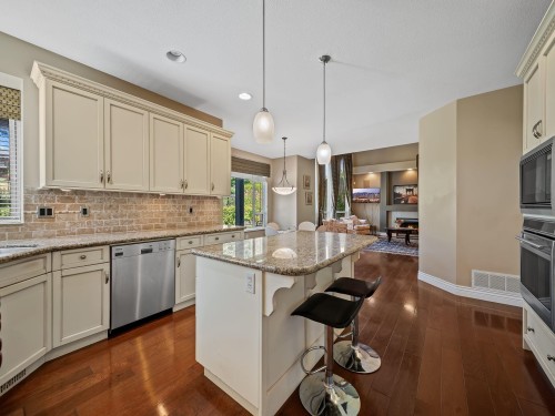 1760 Hampton Drive, Coquitlam, BC - Indoor Photo Showing Kitchen With Upgraded Kitchen