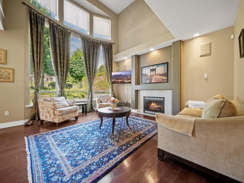 1760 Hampton Drive, Coquitlam, BC - Indoor Photo Showing Living Room With Fireplace