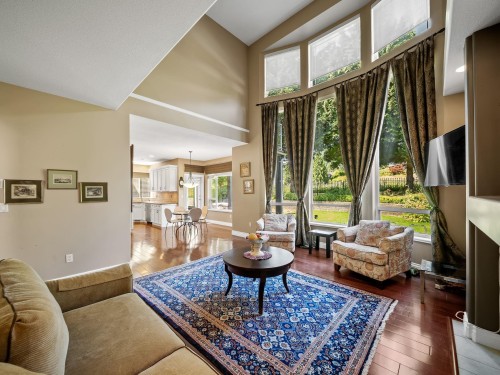 1760 Hampton Drive, Coquitlam, BC - Indoor Photo Showing Living Room