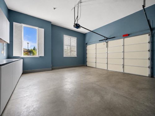 1760 Hampton Drive, Coquitlam, BC - Indoor Photo Showing Garage