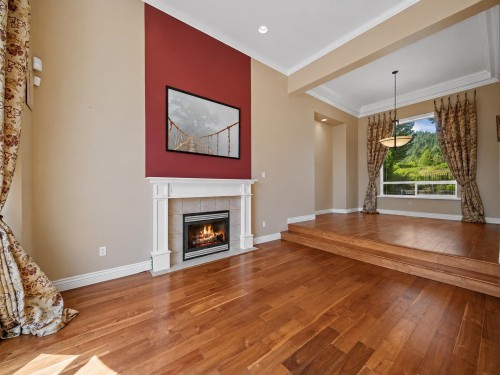 1760 Hampton Drive, Coquitlam, BC - Indoor Photo Showing Living Room With Fireplace