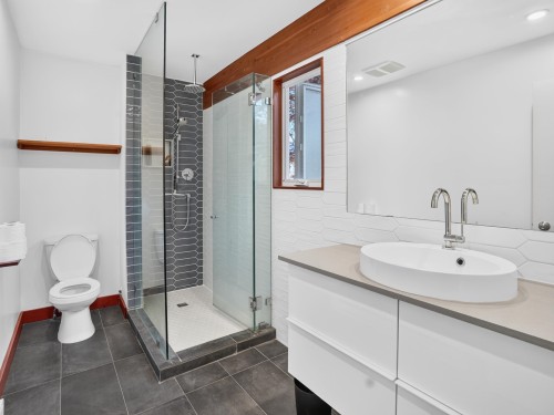 12-39752 Government Road, Squamish, BC - Indoor Photo Showing Bathroom
