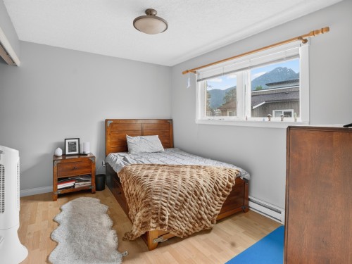 12-39752 Government Road, Squamish, BC - Indoor Photo Showing Bedroom