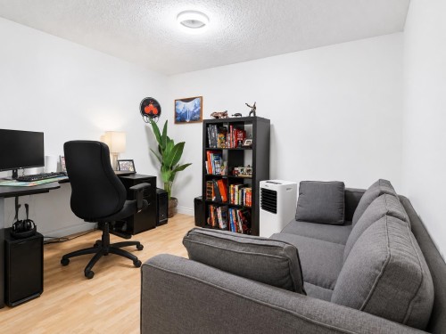 12-39752 Government Road, Squamish, BC - Indoor Photo Showing Office
