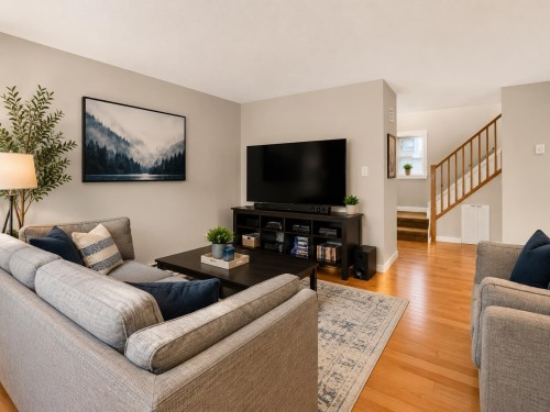 12-39752 Government Road, Squamish, BC - Indoor Photo Showing Living Room