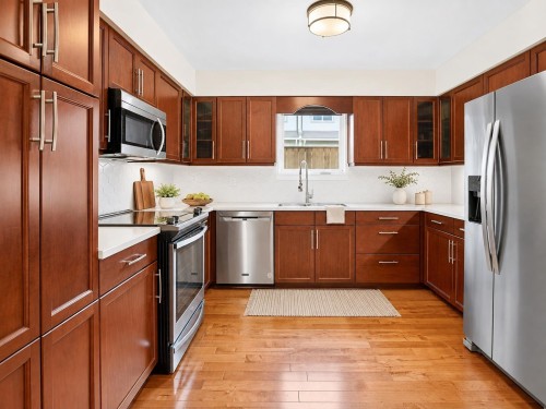 12-39752 Government Road, Squamish, BC - Indoor Photo Showing Kitchen