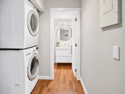 12-39752 Government Road, Squamish, BC - Indoor Photo Showing Laundry Room