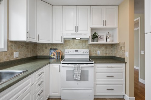 5379 Regatta Way, Delta, BC - Indoor Photo Showing Kitchen