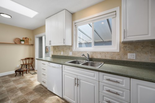 5379 Regatta Way, Delta, BC - Indoor Photo Showing Kitchen With Double Sink