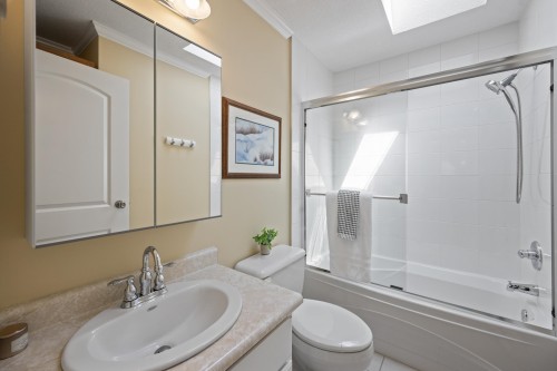 5379 Regatta Way, Delta, BC - Indoor Photo Showing Bathroom