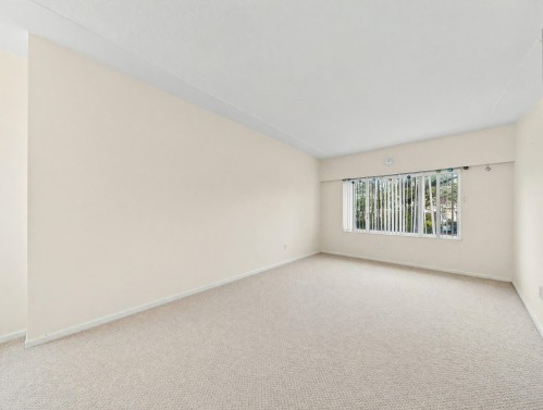 122 17Th Avenue W, Vancouver, BC - Indoor Photo Showing Other Room