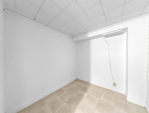 122 17Th Avenue W, Vancouver, BC - Indoor Photo Showing Other Room