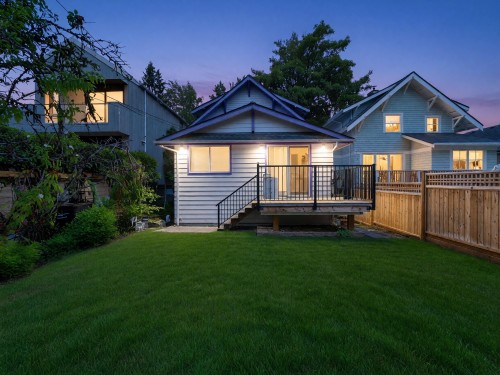 122 17Th Avenue W, Vancouver, BC - Outdoor With Deck Patio Veranda