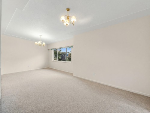 122 17Th Avenue W, Vancouver, BC - Indoor Photo Showing Other Room