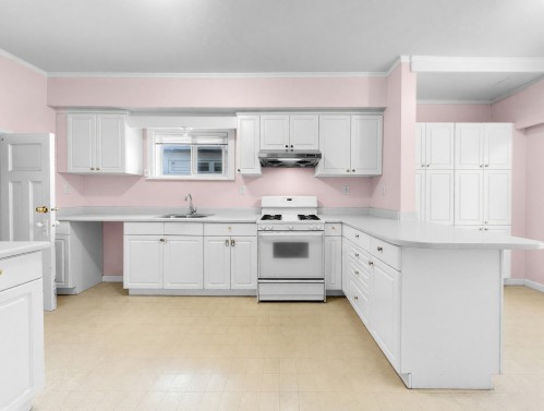 122 17Th Avenue W, Vancouver, BC - Indoor Photo Showing Kitchen