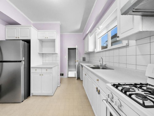 122 17Th Avenue W, Vancouver, BC - Indoor Photo Showing Kitchen With Double Sink
