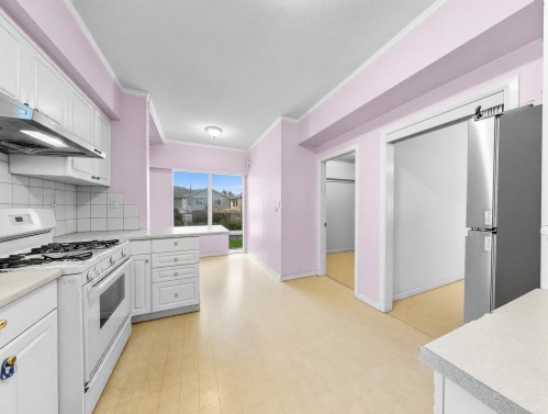 122 17Th Avenue W, Vancouver, BC - Indoor Photo Showing Kitchen