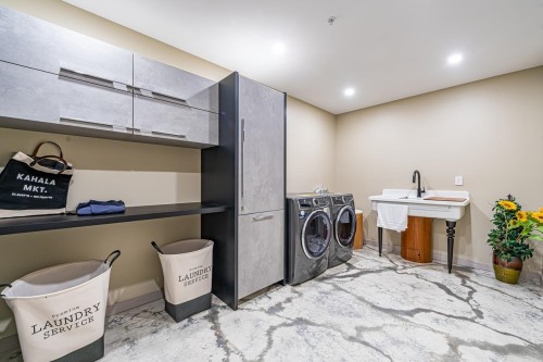 592 Craigmohr Drive, West Vancouver, BC - Indoor Photo Showing Laundry Room