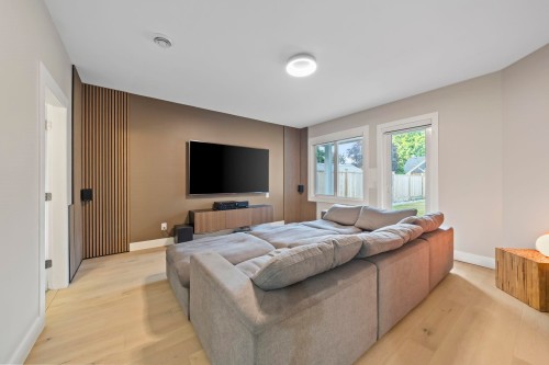 5358 Crescent Drive, Delta, BC - Indoor Photo Showing Living Room