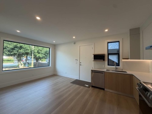 9X3 Westmount Drive , Port Moody, BC V3H 1K8 3