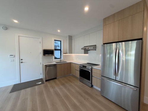 9X3 Westmount Drive , Port Moody, BC V3H 1K8 4