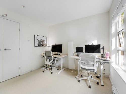 313-1677 Lloyd Avenue, North Vancouver, BC - Indoor Photo Showing Office
