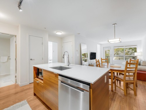 313-1677 Lloyd Avenue, North Vancouver, BC - Indoor