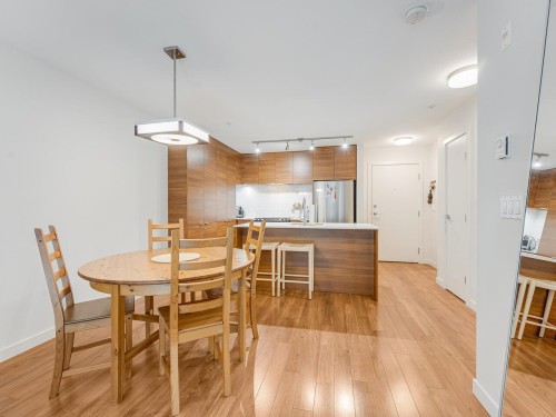 313-1677 Lloyd Avenue, North Vancouver, BC - Indoor Photo Showing Dining Room