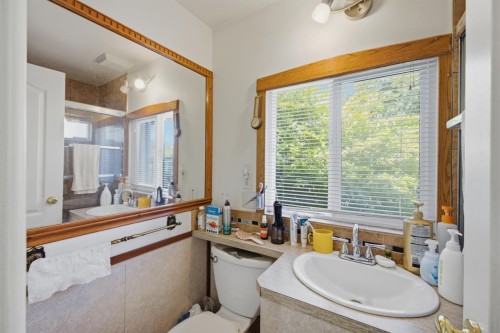 55 King Edward Avenue W, Vancouver, BC - Indoor Photo Showing Bathroom