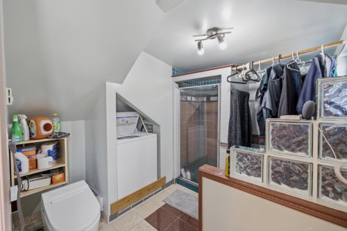 55 King Edward Avenue W, Vancouver, BC - Indoor With Storage