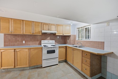 55 King Edward Avenue W, Vancouver, BC - Indoor Photo Showing Kitchen