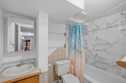 55 King Edward Avenue W, Vancouver, BC - Indoor Photo Showing Bathroom