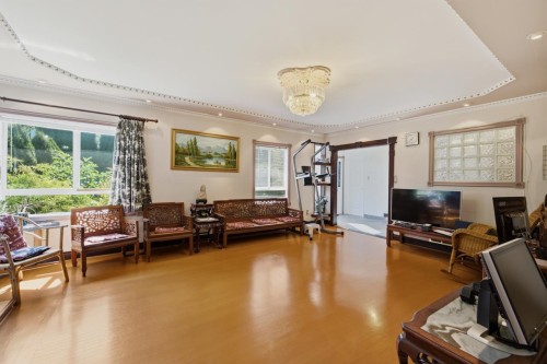 55 King Edward Avenue W, Vancouver, BC - Indoor Photo Showing Living Room