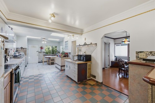 55 King Edward Avenue W, Vancouver, BC - Indoor Photo Showing Kitchen