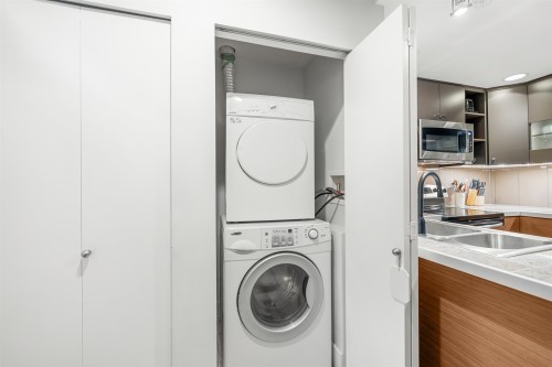 78-728 14Th Street W, North Vancouver, BC - Indoor Photo Showing Laundry Room