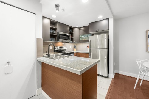 78-728 14Th Street W, North Vancouver, BC - Indoor Photo Showing Kitchen