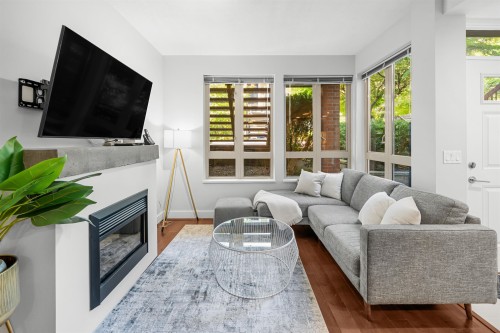 78-728 14Th Street W, North Vancouver, BC - Indoor Photo Showing Living Room With Fireplace